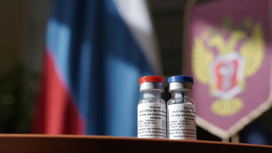 Aprueba Rusia pruebas de su vacuna Sputnik V en adultos mayores de 60 años 