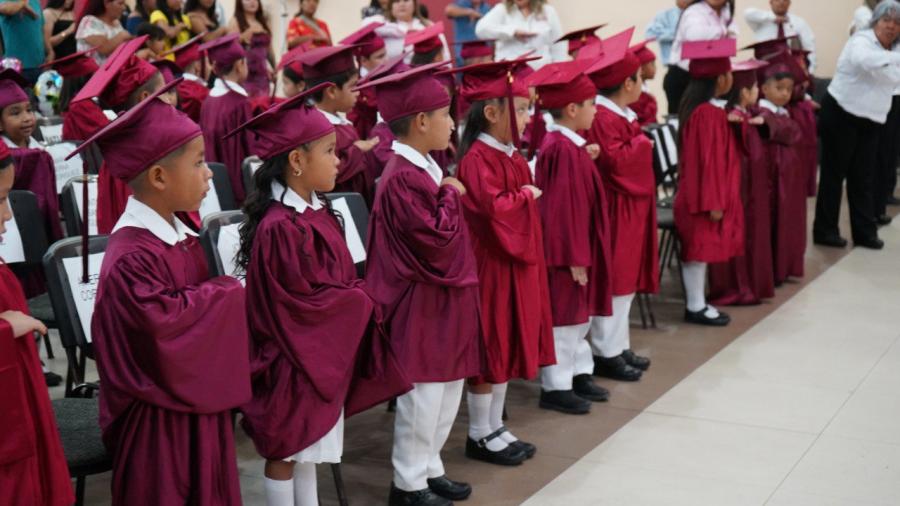 Gradúan 100 niños de centros de asistencia infantil comunitaria del Sistema DIF