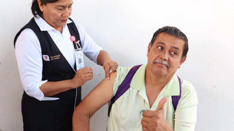 Invita SST a aplicar vacunas de influenza, COVID-19 y VPH
