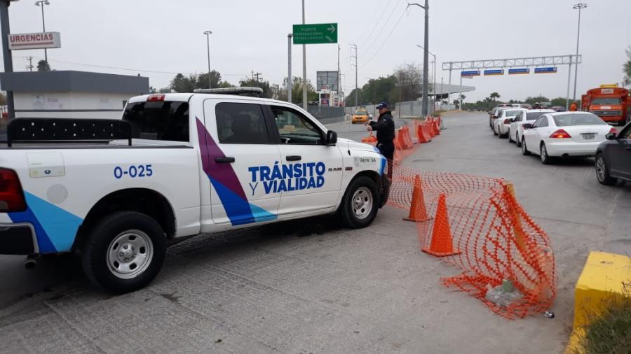 Exhorta Tránsito y Vialidad respetar señalizaciones en acceso a puente internacional