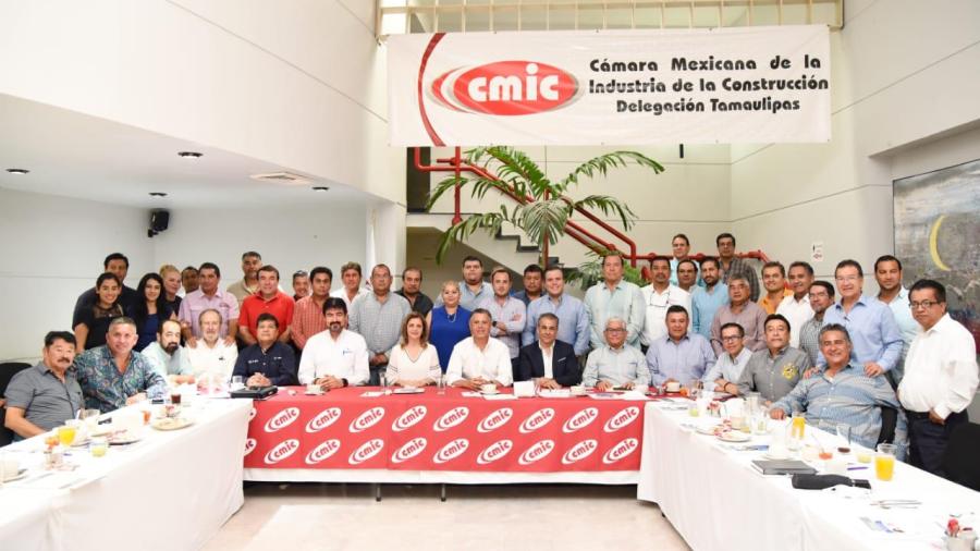 Reconocen Empresarios de la Construcción Labor de Chucho Nader