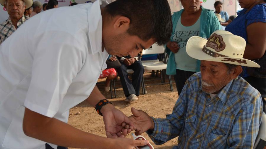 Fortalecerán programas que beneficien a adultos mayores