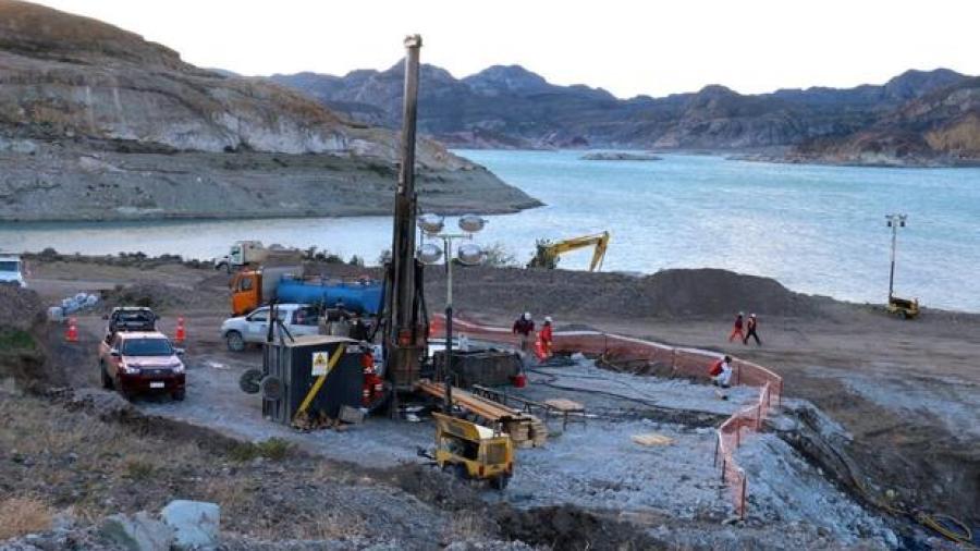 Continúa búsqueda de dos mineros atrapados en Chile