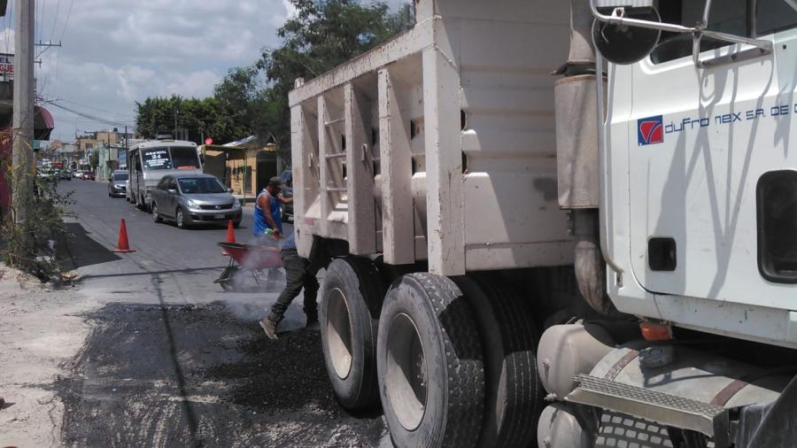 Mejora bacheo de calle Colón seguridad de peatones y automovilistas