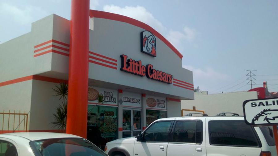 Hombres armados roban pizzería 