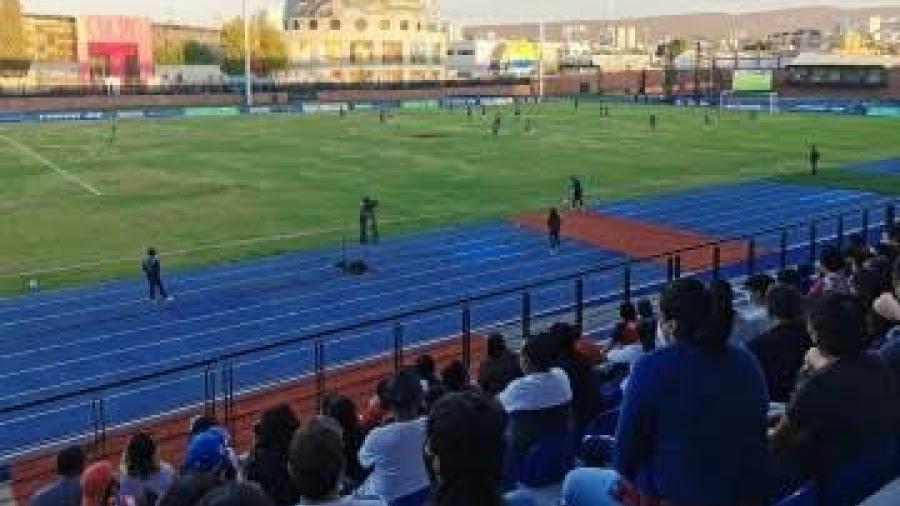 Aficionado muere en pleno juego Querétaro vs Chivas femenil