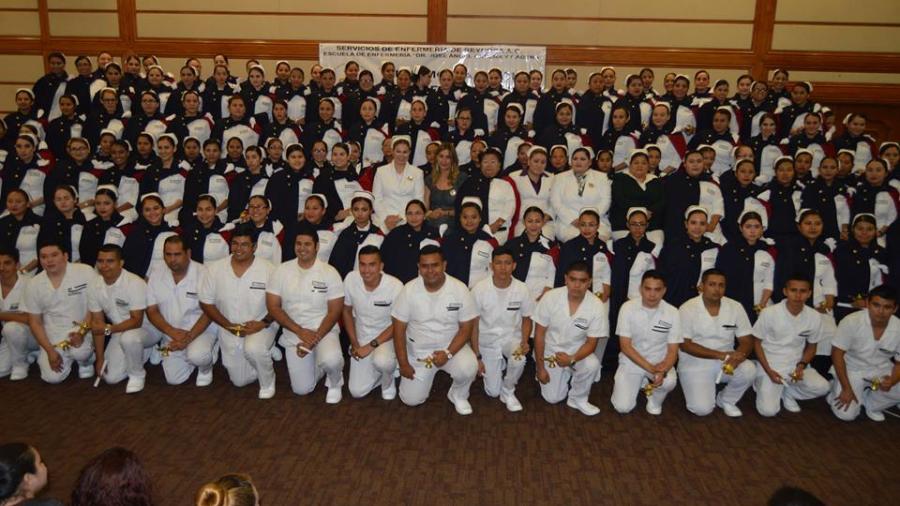 Maki felicita a graduados de escuela de Enfermería Dr. José Ángel Cadena y Cadena