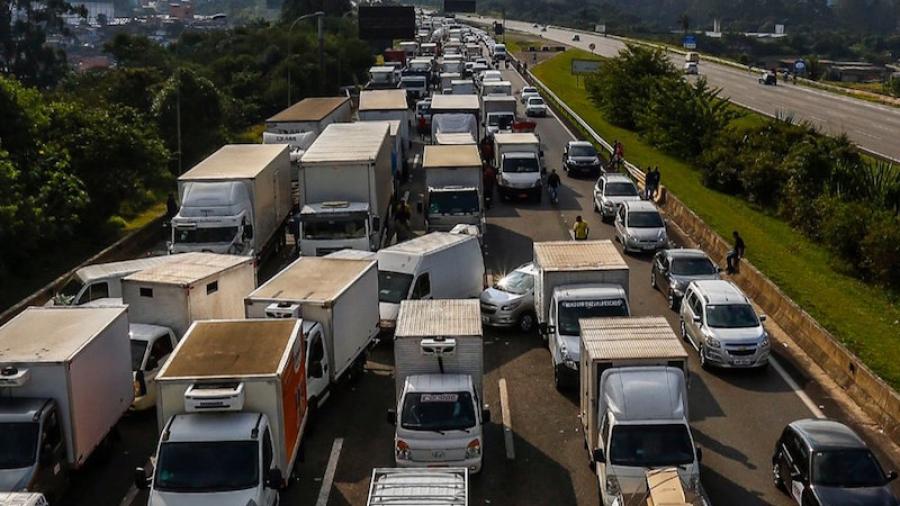 Pérdidas de agricultores por huelga en Brasil llega a mil 800 mdd
