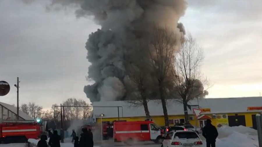 Al menos 10 muertos tras incendio en fábrica de calzado de Siberia