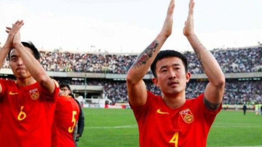 Mujer pide que expulsen a su esposo de selección de fútbol de China, 