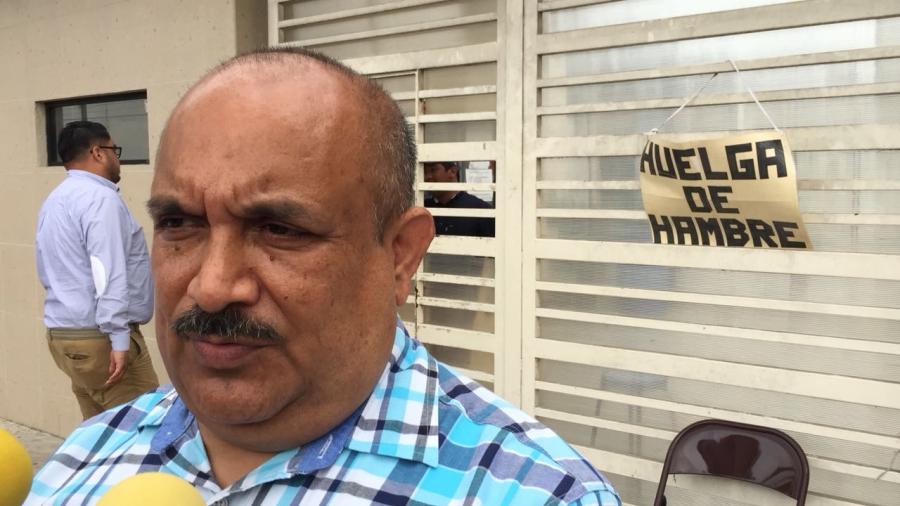 Maestro de matemáticas se pone en huelga de hambre para exigir jubilación