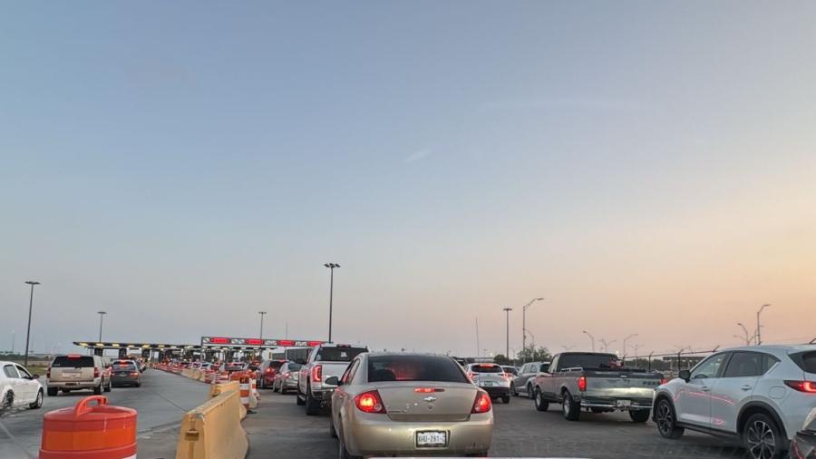 Largas filas en puentes internacionales; usuarios reportan esperas de más de dos horas