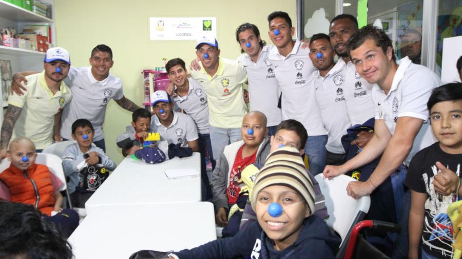 Club América visita a niños con cancer