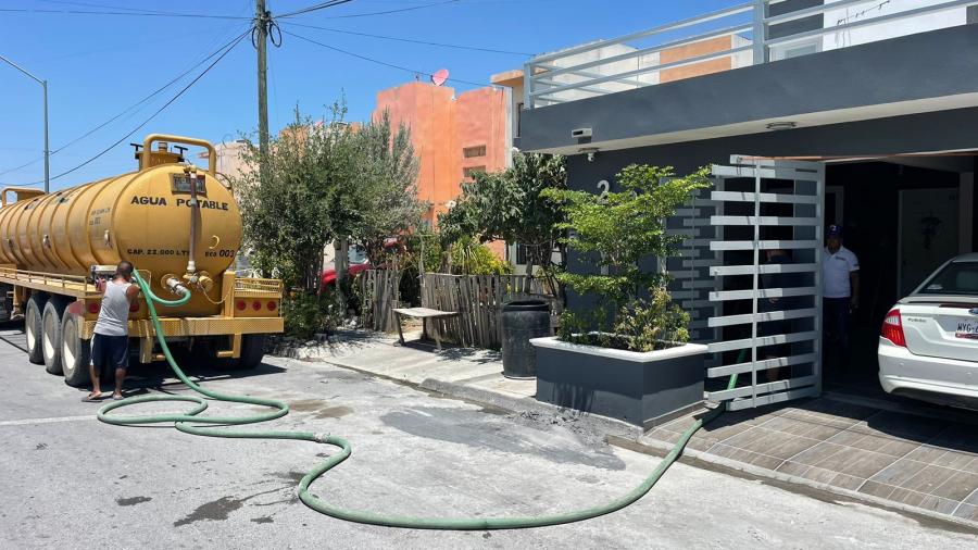 Refuerza COMAPA apoyo con pipas de agua a colonias afectadas por variaciones de luz