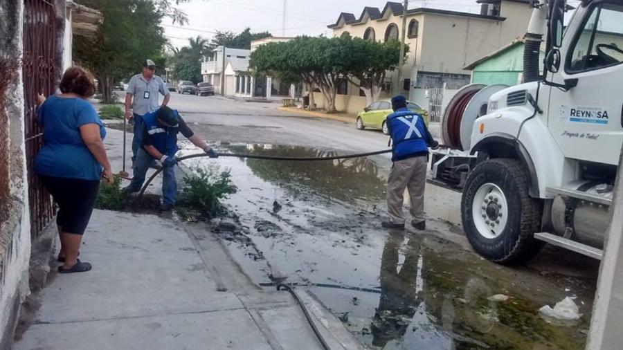 Comapa trabaja con equipo vactor