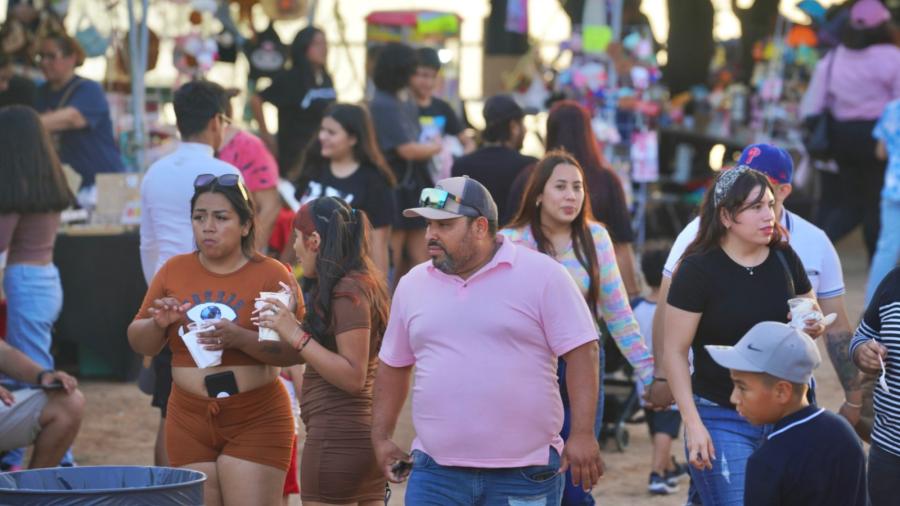 'Rockeando en el Laguito' reúne a cientos de jóvenes y familias en una velada llena de música y talento local
