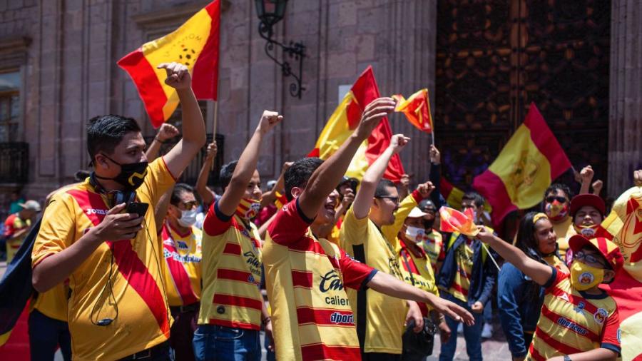 Afición de Monarcas protesta por su equipo por el supuesto cambio de sede