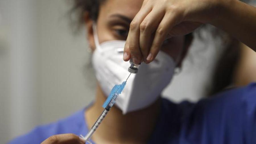 Autoriza Canadá vacunar con Pfizer a menores a partir de 12 años