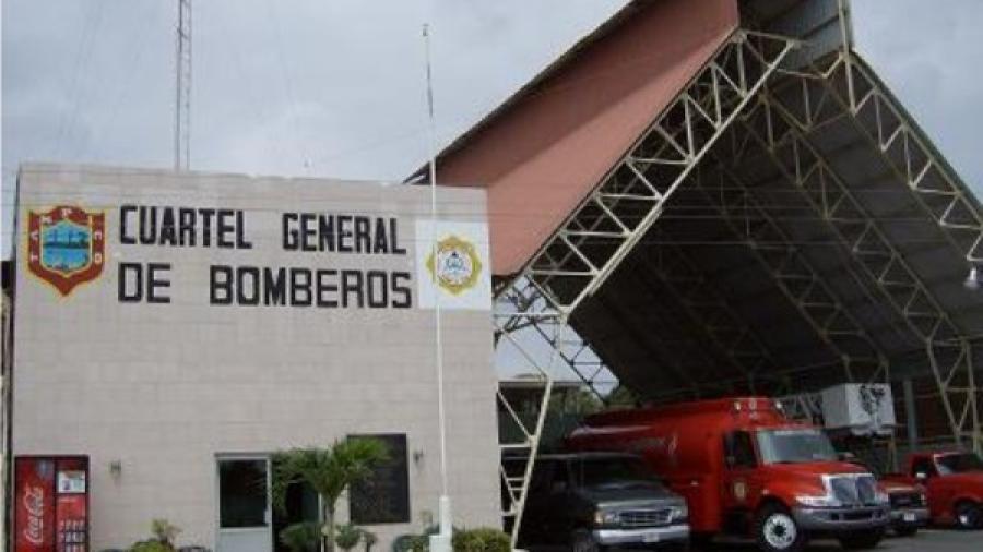 Bomberos de Tampico festejan su d&iacute;a entre carencias