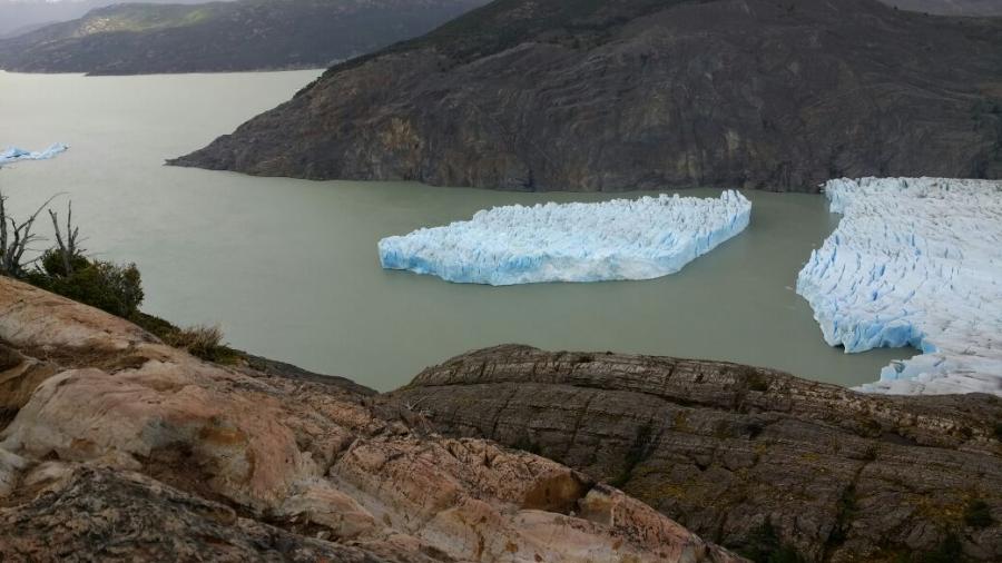 Se desprende un enorme trozo de un glaciar en Chile