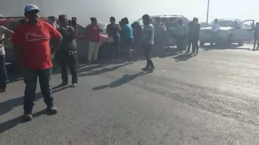 Vecinos de Valle Soleado bloquean carretera por falta de agua