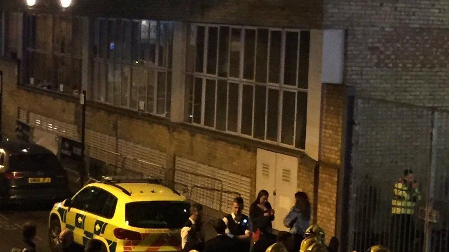 Atacan discoteca con ácido en Londres