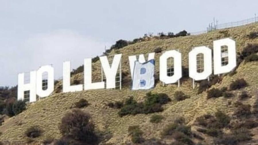 Cambian las letras de Hollywood por "Hollyboob"