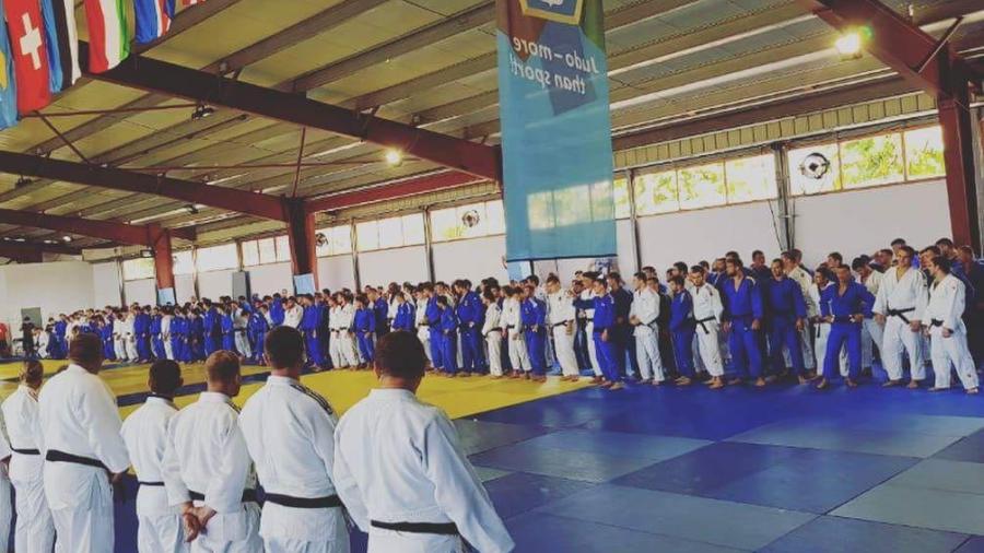 Araujo participa en Campamento de especialización en España