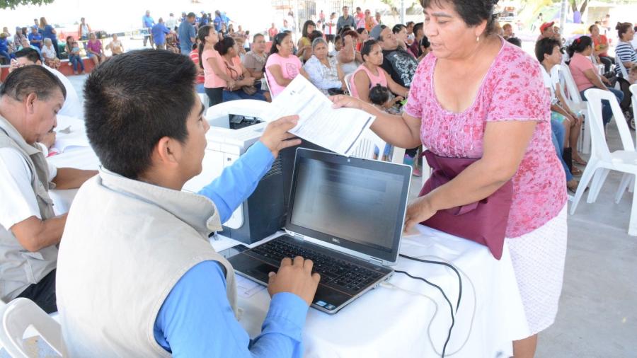 Reciben en la colonia López Portillo beneficios de Brigada