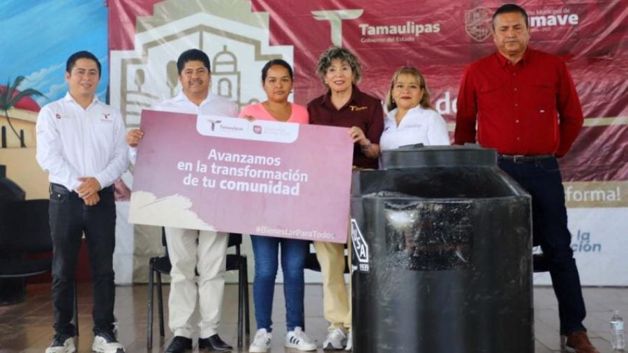 Entrega SEBIEN tinacos en Jaumave