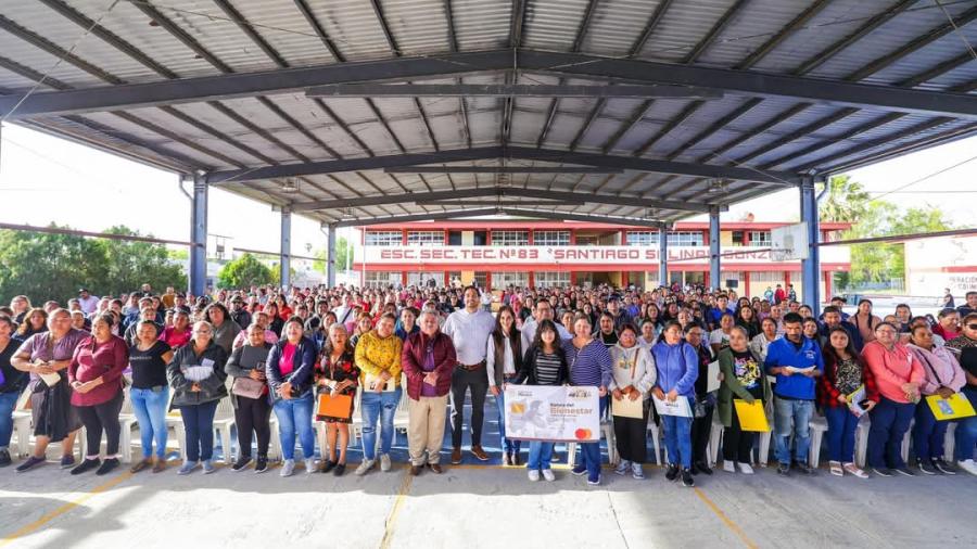 Recibieron en la Secundaria Técnica 83, Becas entregadas por Carlos Peña Ortiz