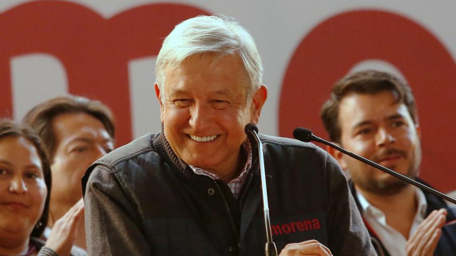 AMLO se registra como precandidato a la Presidencia del PES