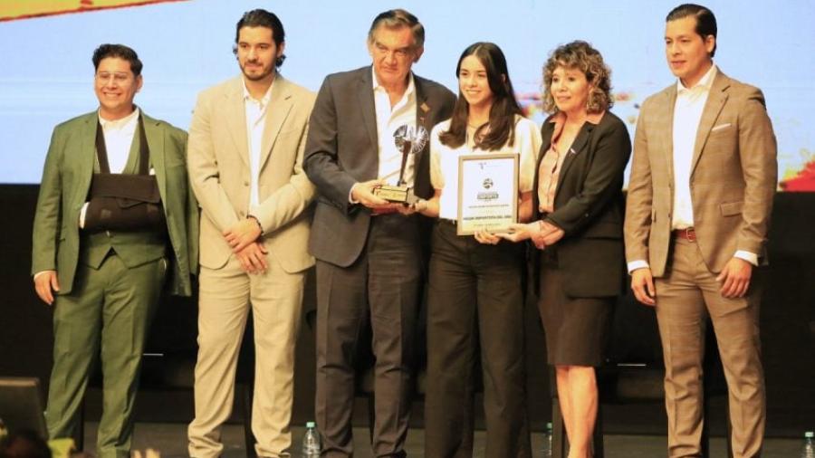 Premia Américo Villarreal a la juventud y al deporte tamaulipeco