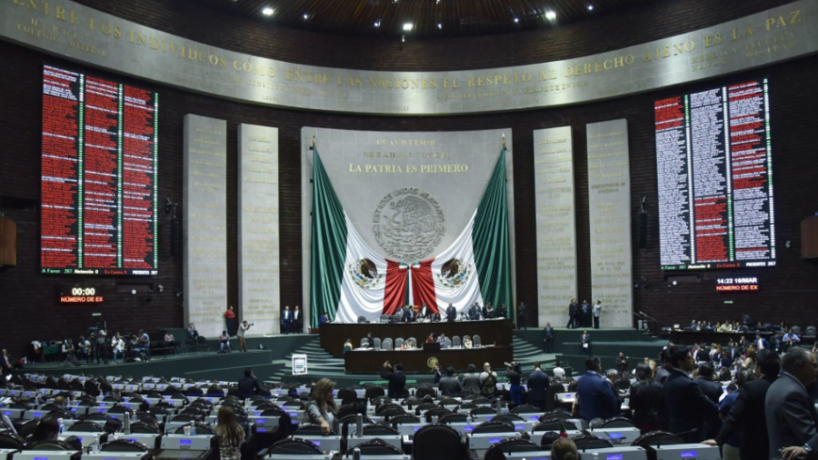 Aprueba AMLO llamar "traidores a la patria" a diputados que votaron en contra de Reforma Eléctrica