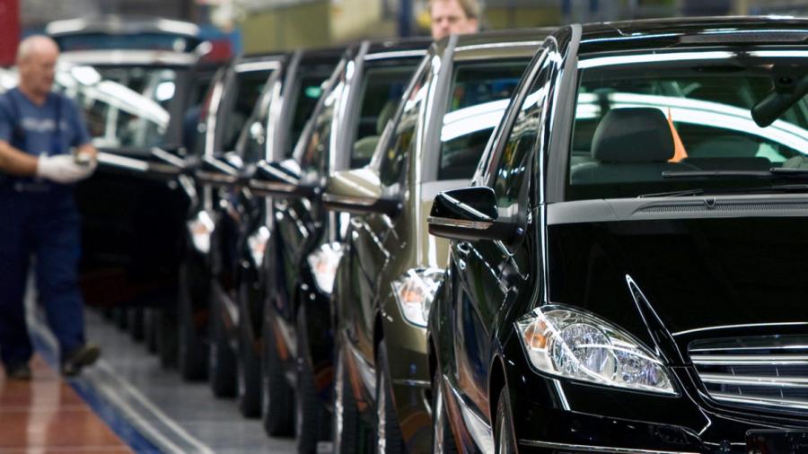 Ventas de automóviles disminuyen 58.9% en mayo