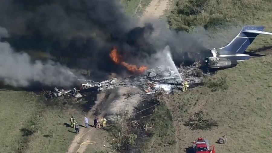 Se estrella avión con 21 personas en aeropuerto de Houston, TX 