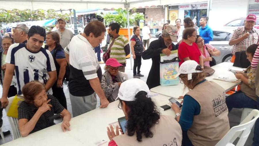 Estudiantes de prepa y universidad cobrarán becas a partir del 1 de febrero