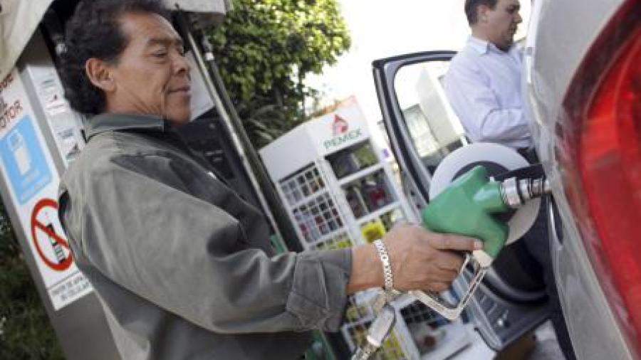 Recortan personal gasolinero