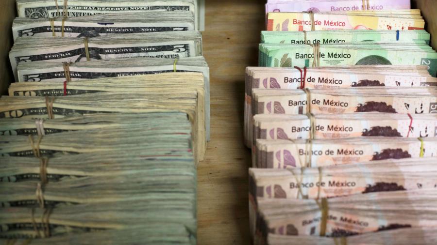 Peso mexicano registra caída a más de un 1.0 por ciento