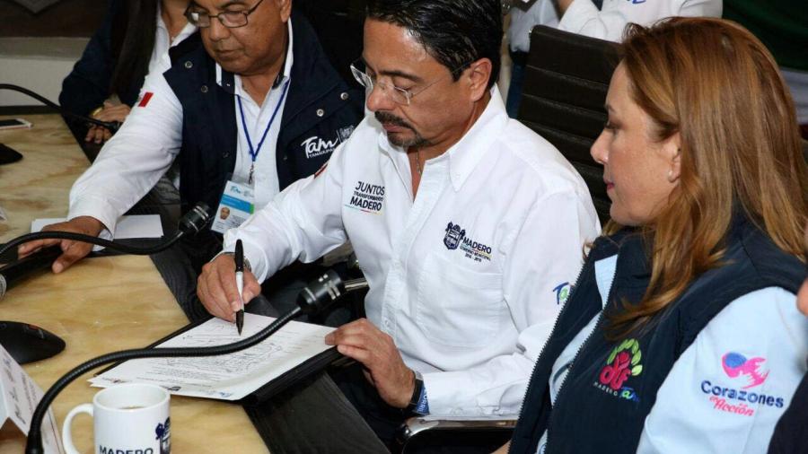 Suscriben Gobierno y Sector Salud acuerdo