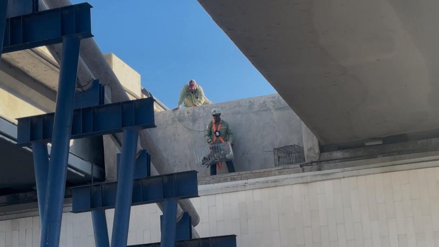 Rescatan a perrito atrapado en el Puente de La Paz