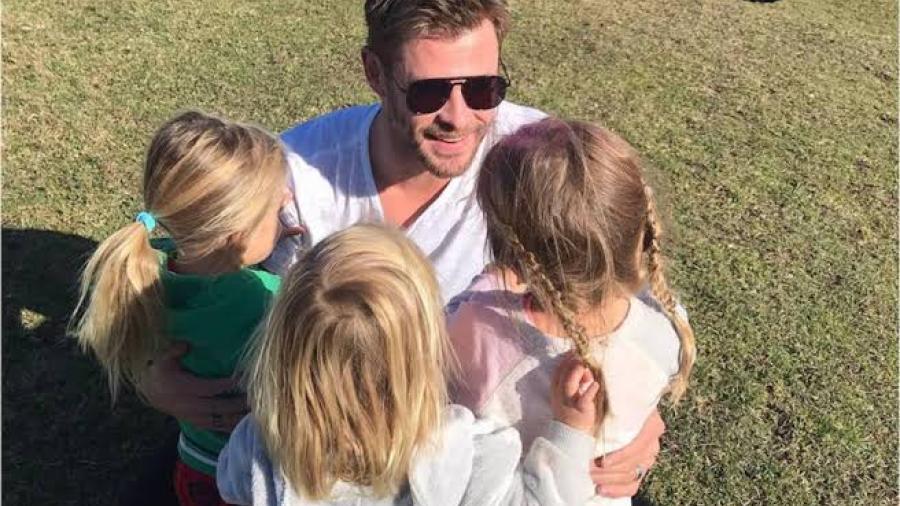 Chris Hemsworth realiza una entrevista con su hijo como invitado especial