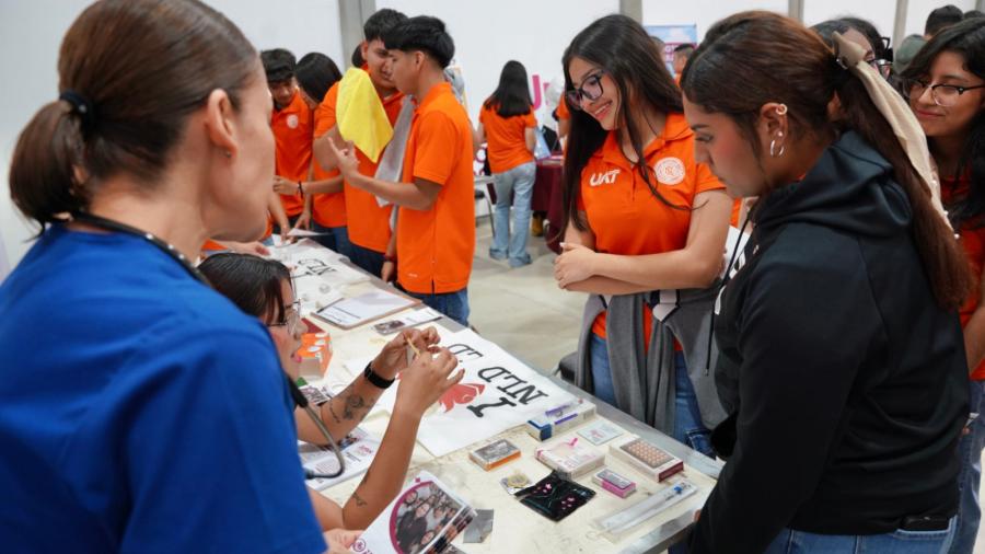 Gobierno de NLD  acerca oportunidades y atención integral a estudiantes de la Prepa UAT con Brigada Joven