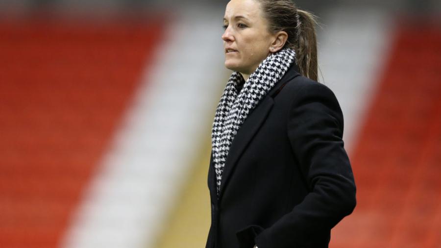 “Antes de pedir igualdad salarial, debemos generar los mismos ingresos”: Casey Stoney 