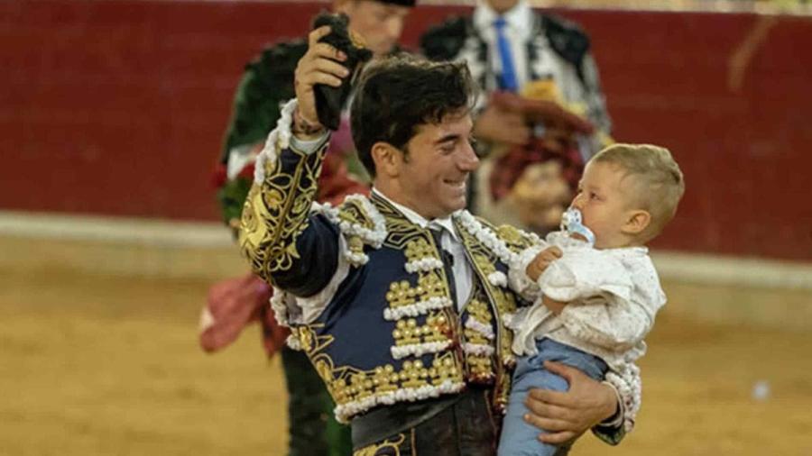 Pachuca continuará con acceso de menores a corridas de toros y gallos