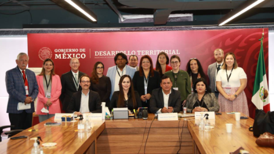 Alcaldesa gestiona ante Sedatu proyectos para el desarrollo metropolitano de la ciudad 