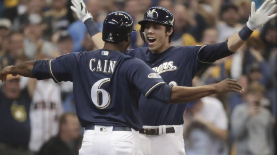Brewers sufren pero ganan el primero de la Serie Divisional 