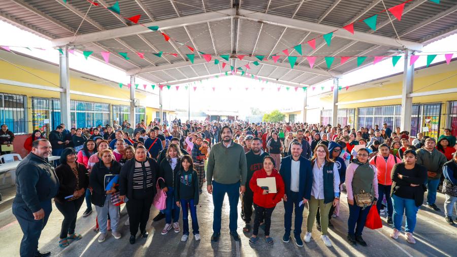 Recibieron a Carlos Peña Ortiz en Bugambilias con muchos beneficios sociales