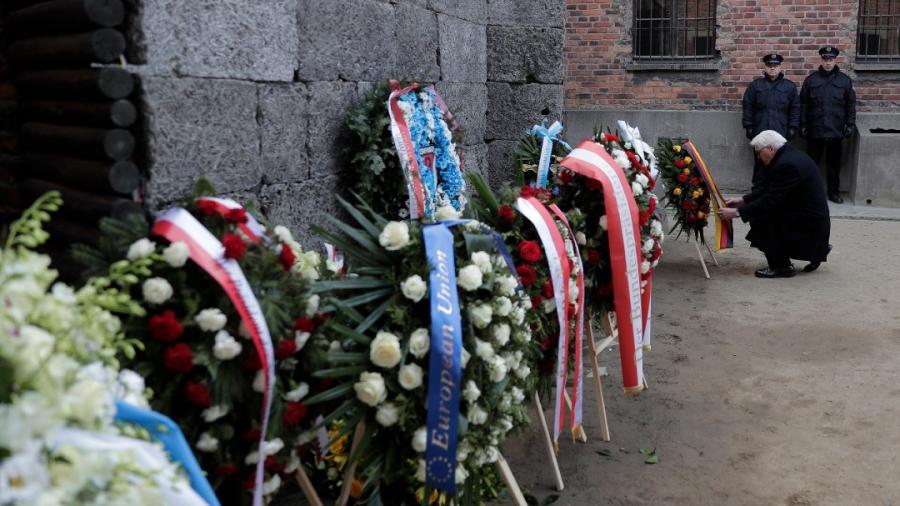  Conmemoran el 75 aniversario de la liberación del campo de concentración nazi