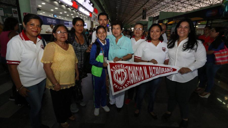 Recibe Alcaldesa a ganadores de Olimpiada del Conocimiento